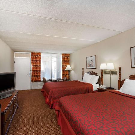 Days Inn By Wyndham Hurricane Mills Экстерьер фото