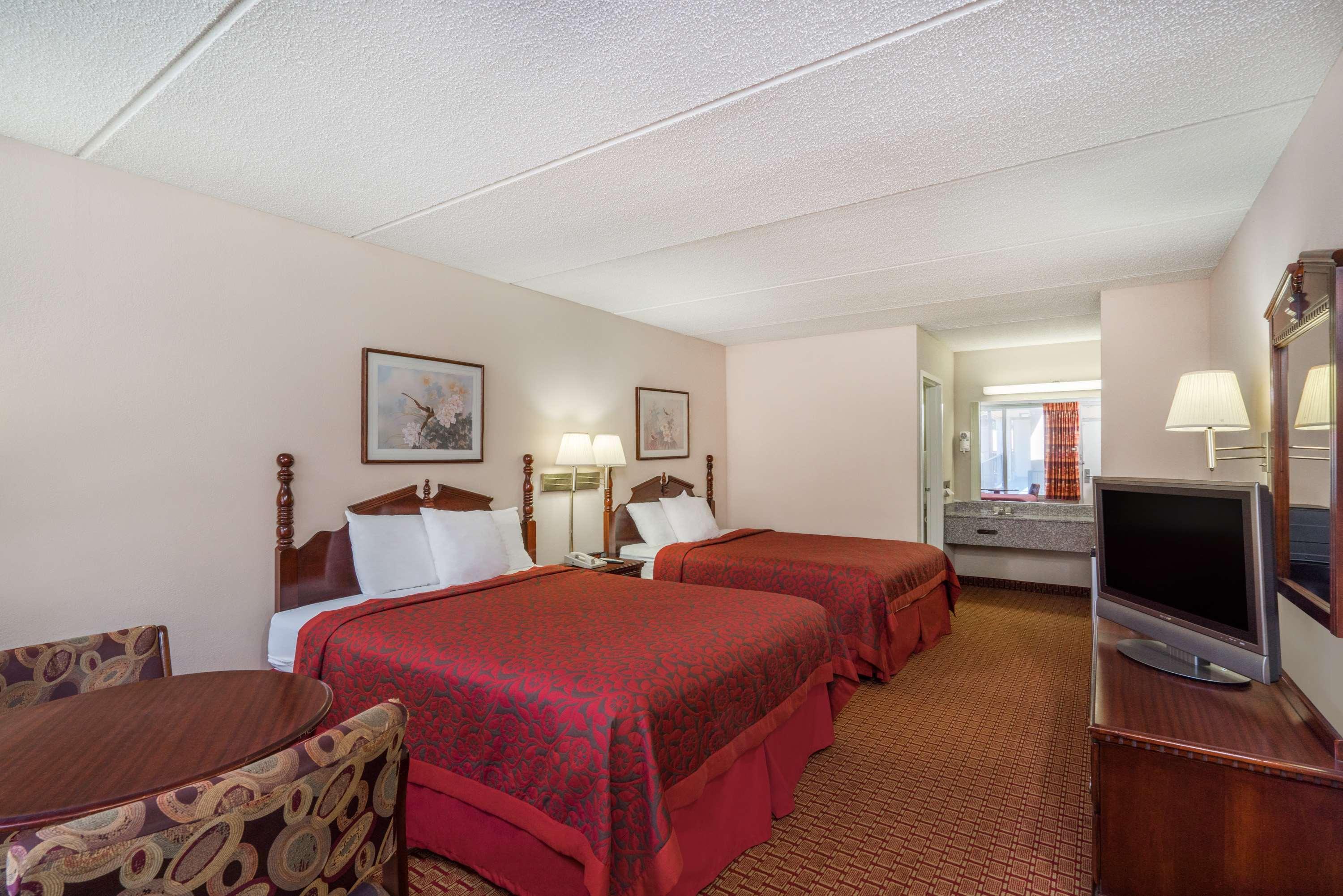Days Inn By Wyndham Hurricane Mills Экстерьер фото