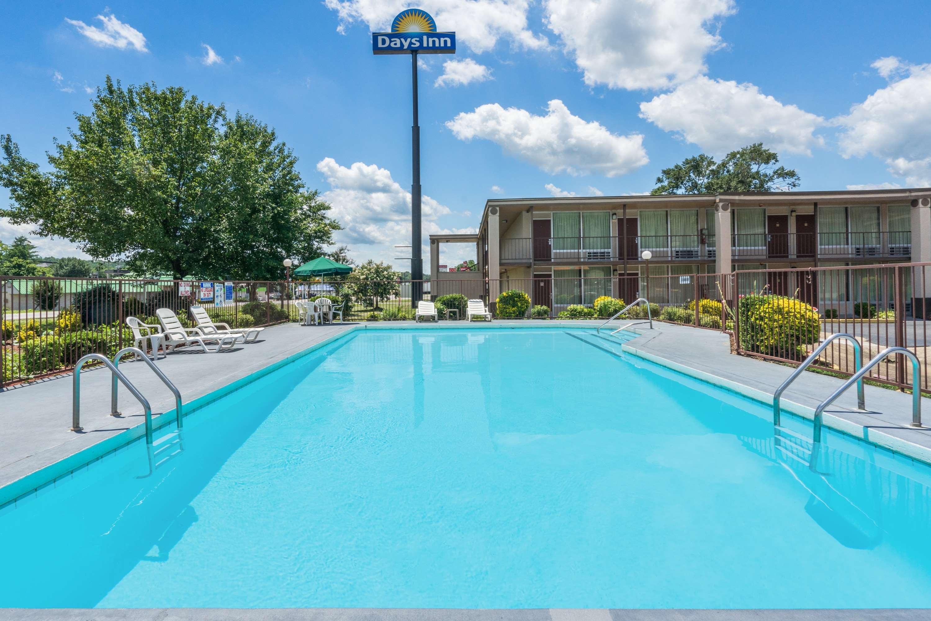 Days Inn By Wyndham Hurricane Mills Экстерьер фото