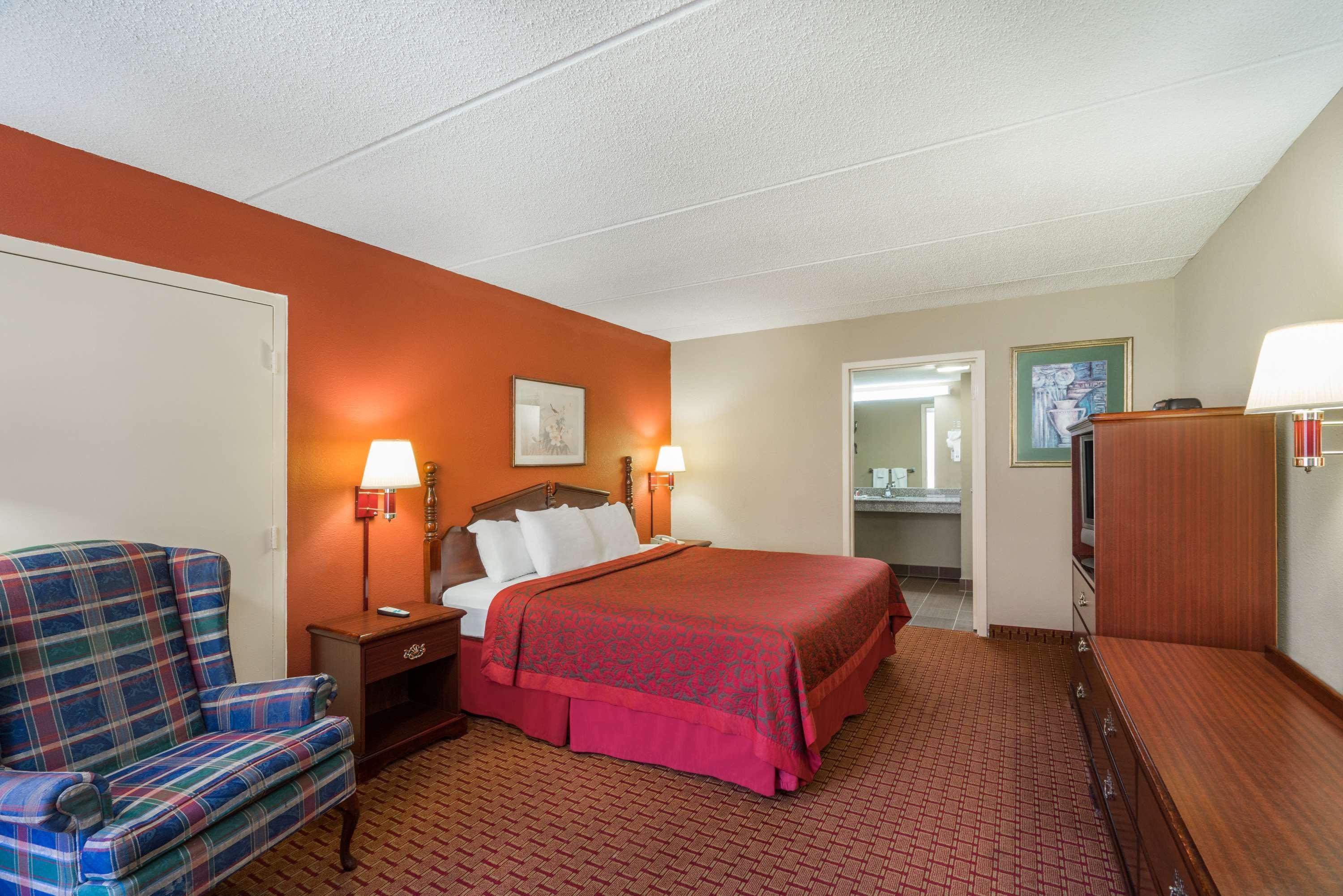 Days Inn By Wyndham Hurricane Mills Экстерьер фото